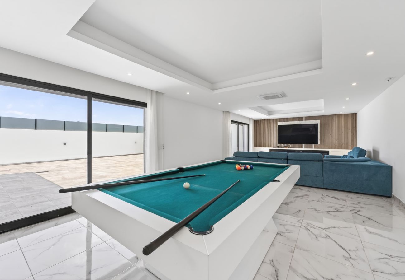 Villa en Guia - Villa Alegria | 10 pax | Jacuzzi | Salgados