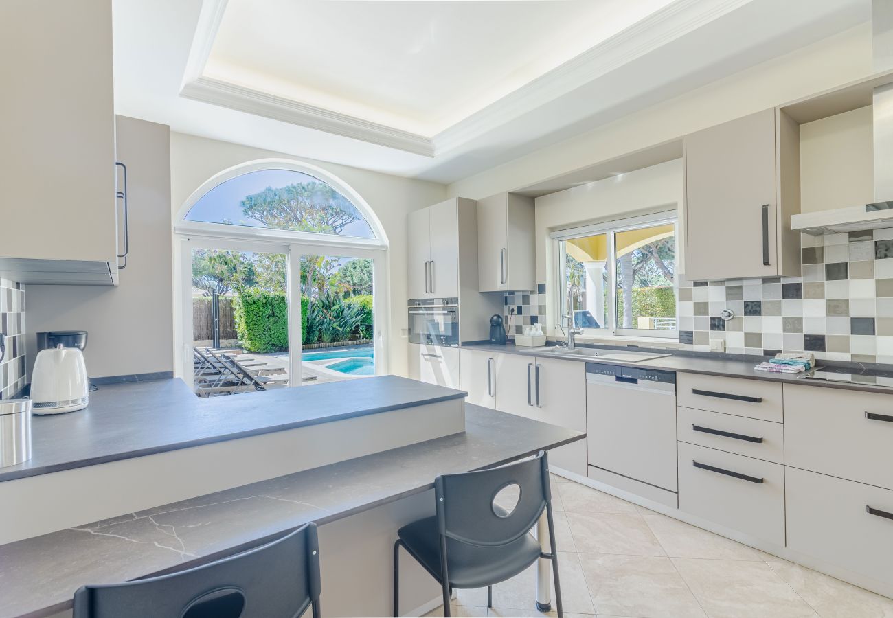 Villa en Vilamoura - Villa Hera | 6 Habitaciones | Jacuzzi al Aire Libre y Más | Vilamoura