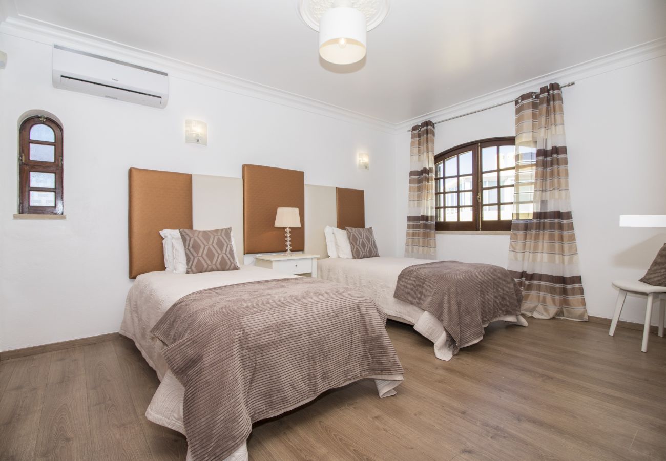Villa en Galé - Villa Magali | 4 Habitaciones | a Pie de la Playa | Galé