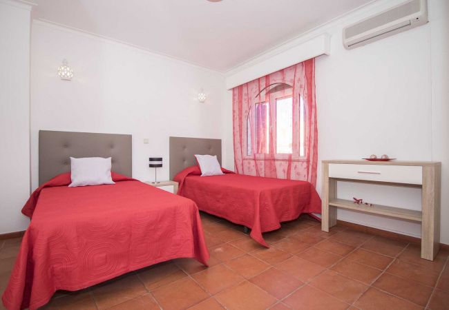 Villa en Vilamoura - Villa Jade | 4 Dormitorios | Piscina | Old Village | Vilamoura Villa en Vilamoura - Villa Jade | 4 Dormitorios | Piscina | Old Village | Vilamoura