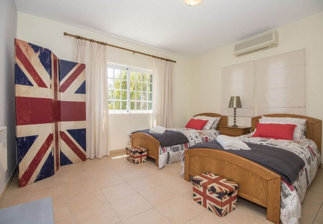 Villa en Almancil - Villa Caravela | 4 Dormitorios | Hermoso Jardin | Almancil Villa en Almancil - Villa Caravela | 4 Dormitorios | Hermoso Jardin | Almancil