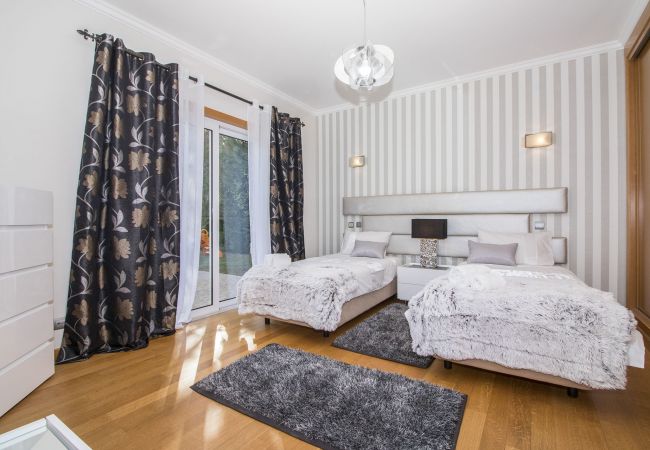 Villa en Almancil - Villa Mar | 5 Dormitorios | Grande Piscina y Spa | Quinta do Mar Villa en Almancil - Villa Mar | 5 Dormitorios | Grande Piscina y Spa | Quinta do Mar