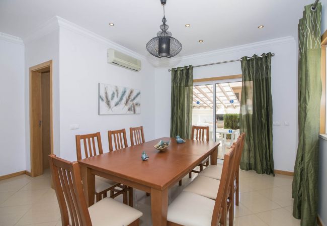 Villa en Galé - Villa Maresia | 4 Dormitorios | Cerca de la Playa | Galé Villa en Galé - Villa Maresia | 4 Dormitorios | Cerca de la Playa | Galé