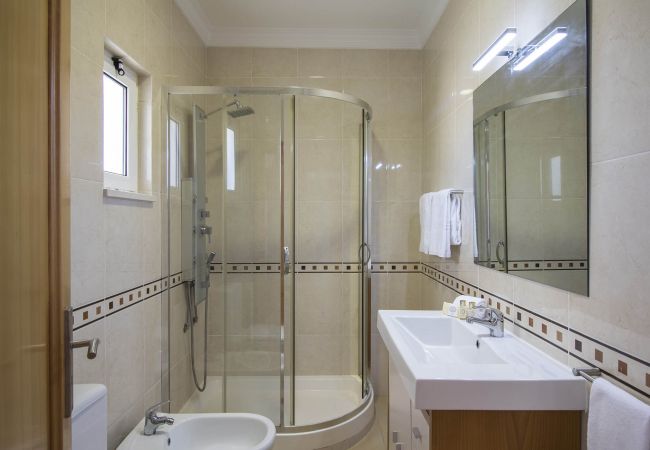 Villa en Galé - Villa Maresia | 4 Dormitorios | Cerca de la Playa | Galé Villa en Galé - Villa Maresia | 4 Dormitorios | Cerca de la Playa | Galé