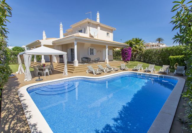 Villa en Albufeira - Villa Tulipa | 4 Dormitorios| Piscina Privada | Albufeira Villa en Albufeira - Villa Tulipa | 4 Dormitorios| Piscina Privada | Albufeira