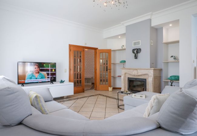 Villa en Albufeira - Villa Alfazema | 5 Dormitorios | Zona Tranquila | Albufeira Villa en Albufeira - Villa Alfazema | 5 Dormitorios | Zona Tranquila | Albufeira