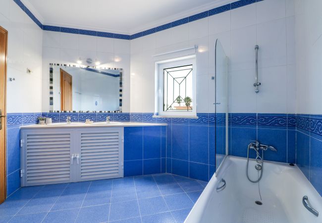 Villa en Albufeira - Villa Alfazema | 5 Dormitorios | Zona Tranquila | Albufeira Villa en Albufeira - Villa Alfazema | 5 Dormitorios | Zona Tranquila | Albufeira