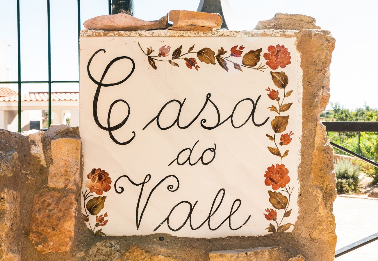 Villa en Porches - Casa do Vale | PET Friendly | Pool Lagoa Retreat