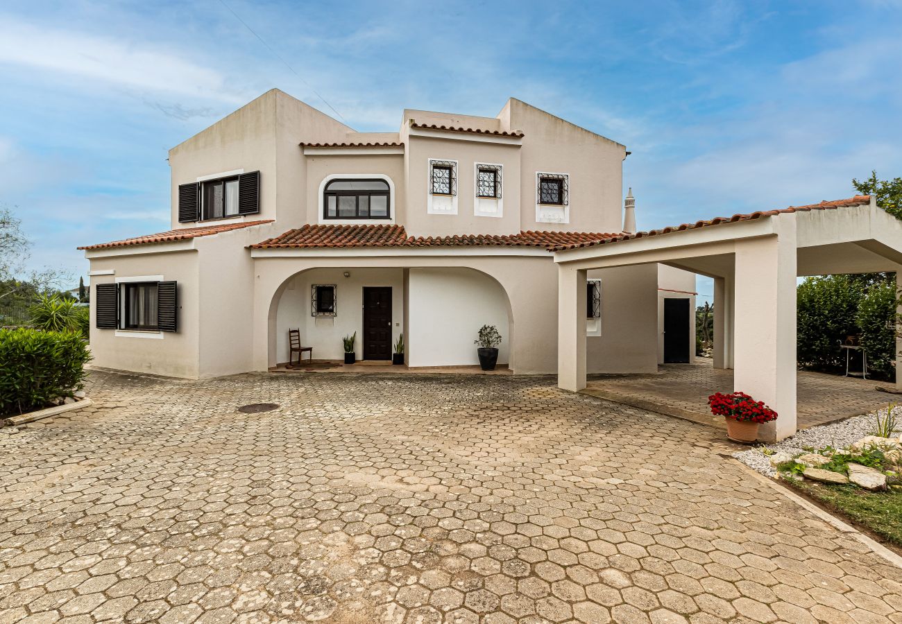 Villa en Porches - Casa do Vale | PET Friendly | Pool Lagoa Retreat