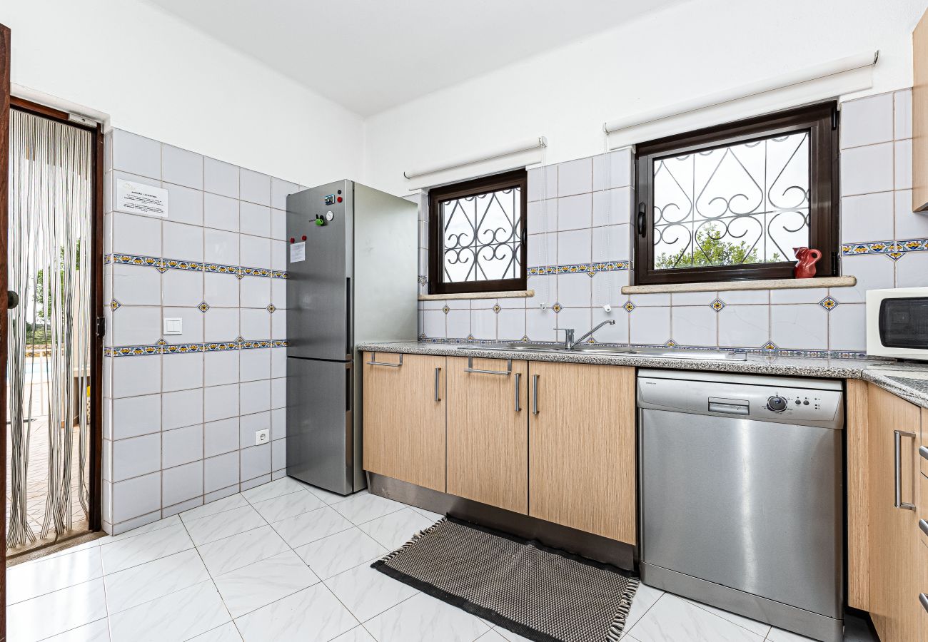 Villa en Porches - Casa do Vale | PET Friendly | Pool Lagoa Retreat