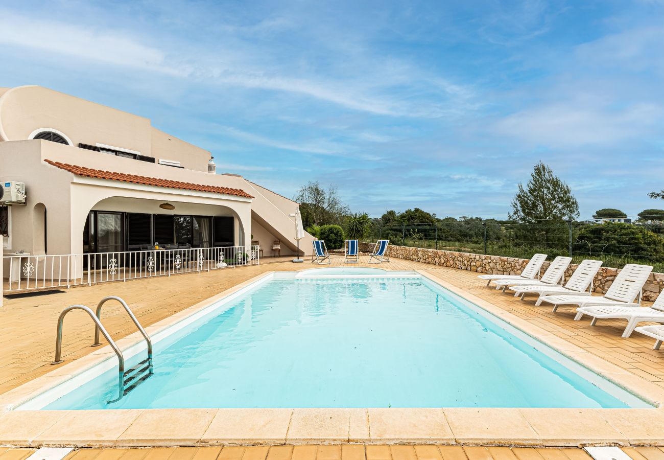 Villa en Porches - Casa do Vale | PET Friendly | Pool Lagoa Retreat