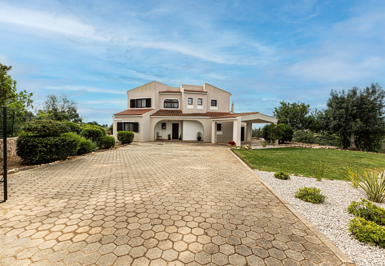 Villa en Porches - Casa do Vale | PET Friendly | Pool Lagoa Retreat