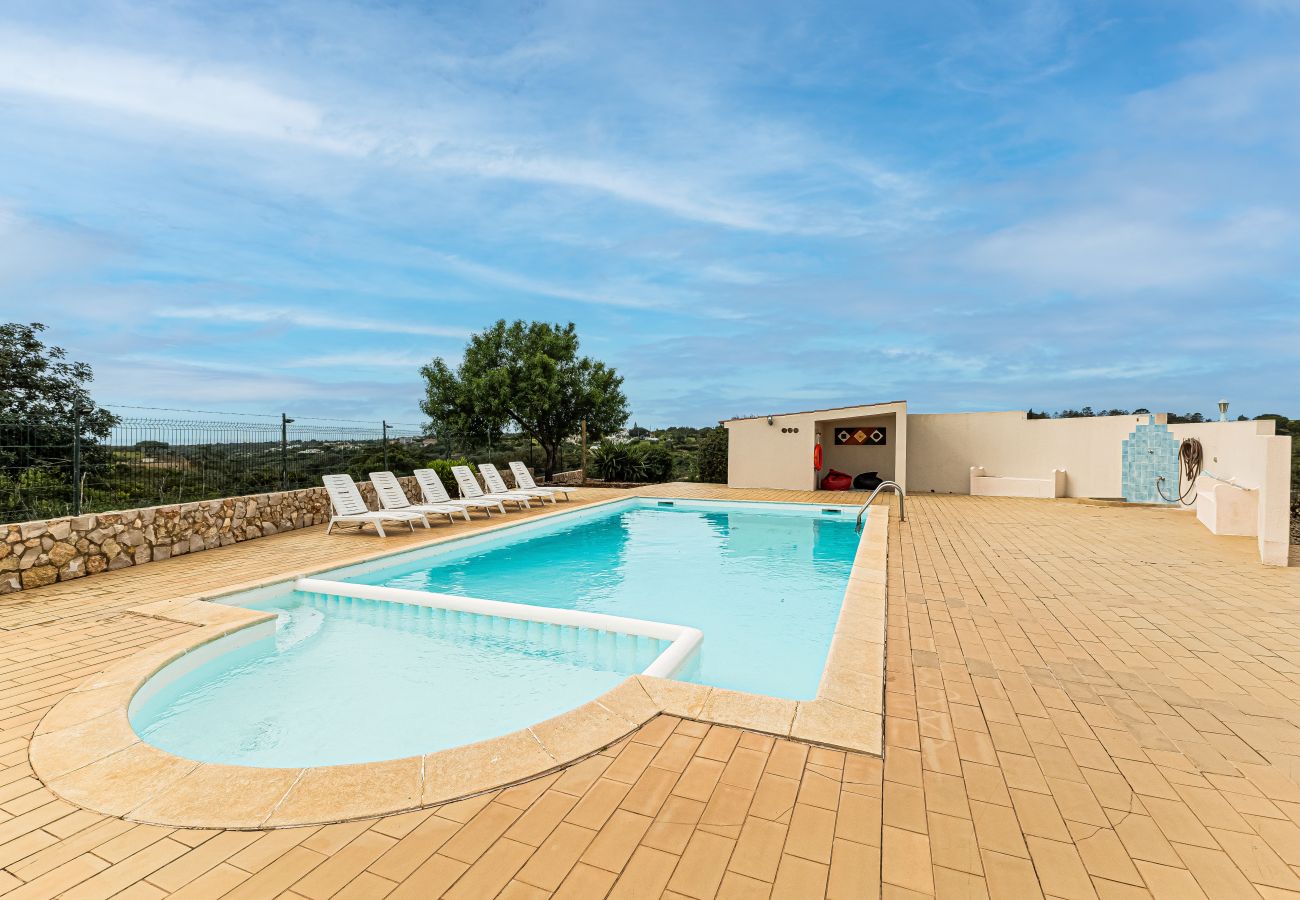 Villa en Porches - Casa do Vale | PET Friendly | Pool Lagoa Retreat