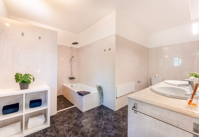 Casa en Santa Bárbara de Nexe - Casa Federica | 4 Habitaciones | Vista Magnifica | Loulé  Casa en Santa Bárbara de Nexe - Casa Federica | 4 Habitaciones | Vista Magnifica | Loulé