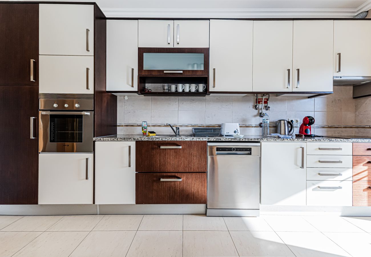 Apartamento en Lagos - Encosta By The Marina, Beach & City Center