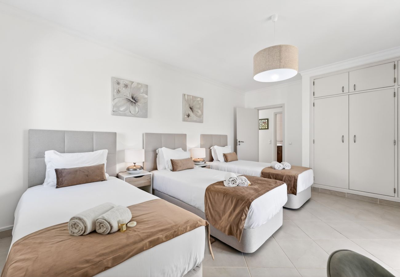 Villa en Albufeira - Villa Feliz | 4 dormitorios | Cerca del puerto deportivo | Albufeira