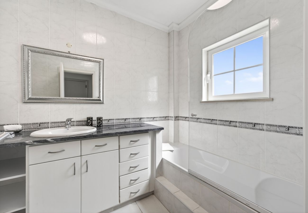 Villa en Albufeira - Villa Feliz | 4 dormitorios | Cerca del puerto deportivo | Albufeira