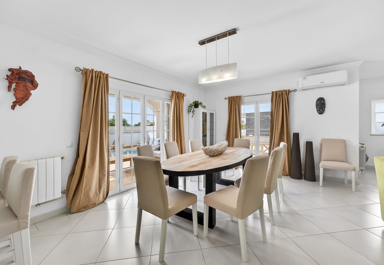 Villa en Albufeira - Villa Feliz | 4 dormitorios | Cerca del puerto deportivo | Albufeira