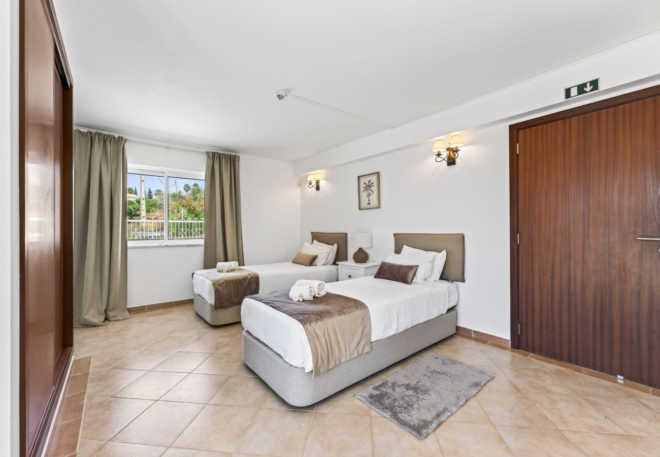 Villa en Carvoeiro - Villa Ursa | 6 habitaciones | Jacuzzi | Benagil