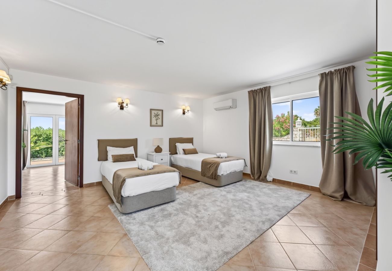 Villa en Carvoeiro - Villa Ursa | 6 habitaciones | Jacuzzi | Benagil