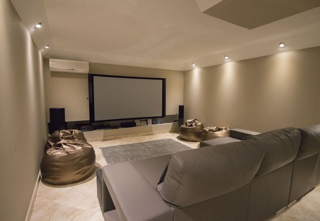 Villa à Vilamoura - Villa Hera | 6 Chambres | Jacuzzi Extérieur et Plus | Vilamoura Villa à Vilamoura - Villa Hera | 6 Chambres | Jacuzzi Extérieur et Plus | Vilamoura