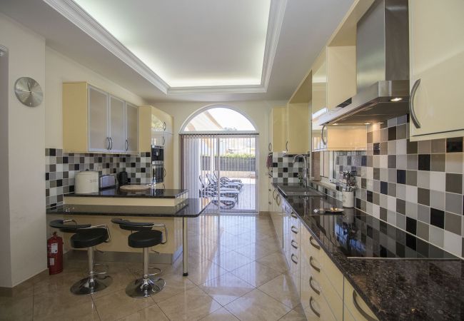 Villa à Vilamoura - Villa Hera | 6 Chambres | Jacuzzi Extérieur et Plus | Vilamoura Villa à Vilamoura - Villa Hera | 6 Chambres | Jacuzzi Extérieur et Plus | Vilamoura