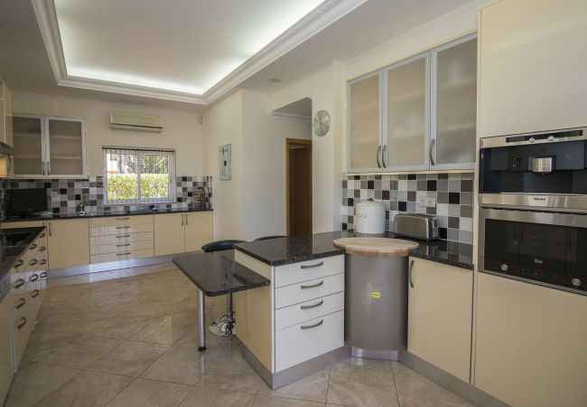 Villa à Vilamoura - Villa Hera | 6 Chambres | Jacuzzi Extérieur et Plus | Vilamoura Villa à Vilamoura - Villa Hera | 6 Chambres | Jacuzzi Extérieur et Plus | Vilamoura