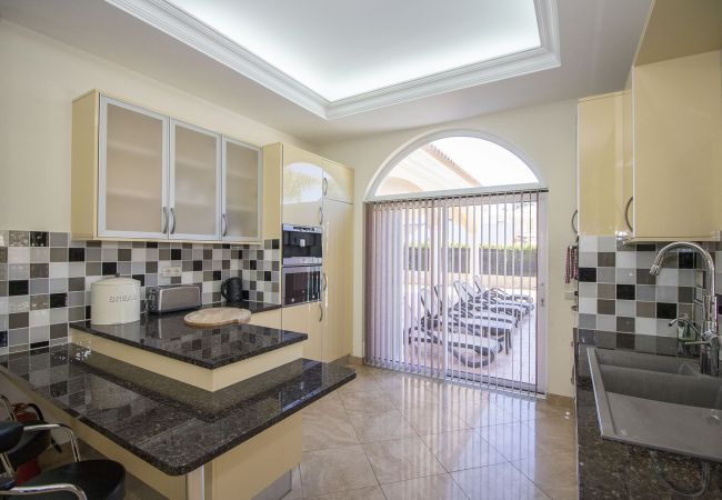 Villa à Vilamoura - Villa Hera | 6 Chambres | Jacuzzi Extérieur et Plus | Vilamoura Villa à Vilamoura - Villa Hera | 6 Chambres | Jacuzzi Extérieur et Plus | Vilamoura