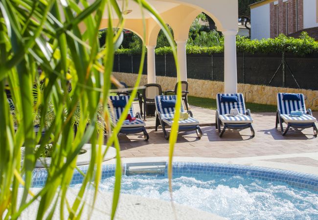 Villa à Vilamoura - Villa Hera | 6 Chambres | Jacuzzi Extérieur et Plus | Vilamoura Villa à Vilamoura - Villa Hera | 6 Chambres | Jacuzzi Extérieur et Plus | Vilamoura