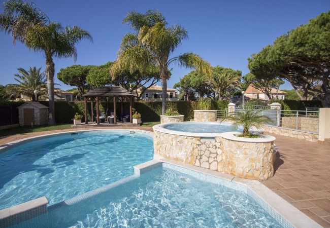 Villa à Vilamoura - Villa Hera | 6 Chambres | Jacuzzi Extérieur et Plus | Vilamoura Villa à Vilamoura - Villa Hera | 6 Chambres | Jacuzzi Extérieur et Plus | Vilamoura