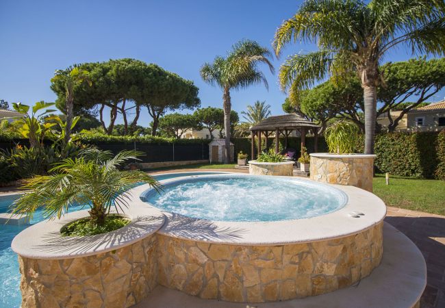 Villa à Vilamoura - Villa Hera | 6 Chambres | Jacuzzi Extérieur et Plus | Vilamoura Villa à Vilamoura - Villa Hera | 6 Chambres | Jacuzzi Extérieur et Plus | Vilamoura