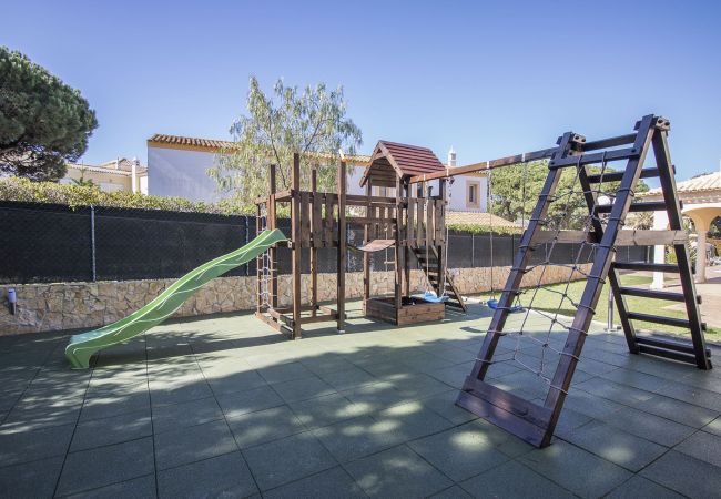 Villa à Vilamoura - Villa Hera | 6 Chambres | Jacuzzi Extérieur et Plus | Vilamoura Villa à Vilamoura - Villa Hera | 6 Chambres | Jacuzzi Extérieur et Plus | Vilamoura