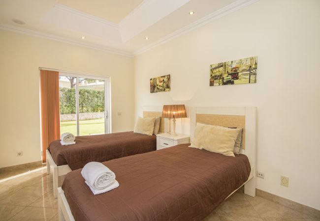 Villa à Vilamoura - Villa Hera | 6 Chambres | Jacuzzi Extérieur et Plus | Vilamoura Villa à Vilamoura - Villa Hera | 6 Chambres | Jacuzzi Extérieur et Plus | Vilamoura