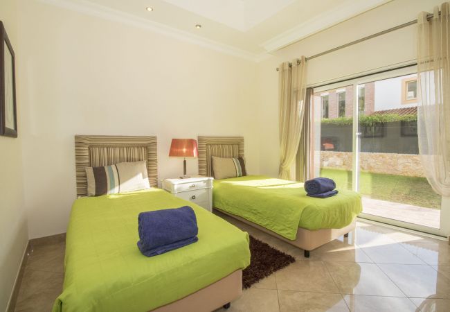 Villa à Vilamoura - Villa Hera | 6 Chambres | Jacuzzi Extérieur et Plus | Vilamoura Villa à Vilamoura - Villa Hera | 6 Chambres | Jacuzzi Extérieur et Plus | Vilamoura