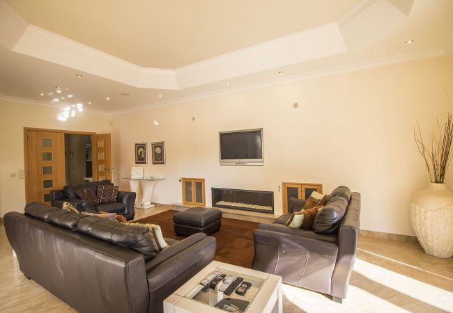 Villa à Vilamoura - Villa Hera | 6 Chambres | Jacuzzi Extérieur et Plus | Vilamoura Villa à Vilamoura - Villa Hera | 6 Chambres | Jacuzzi Extérieur et Plus | Vilamoura