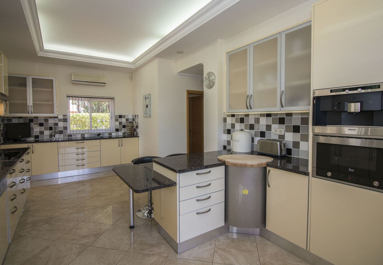 Villa à Vilamoura - Villa Hera | 6 Chambres | Jacuzzi Extérieur et Plus | Vilamoura