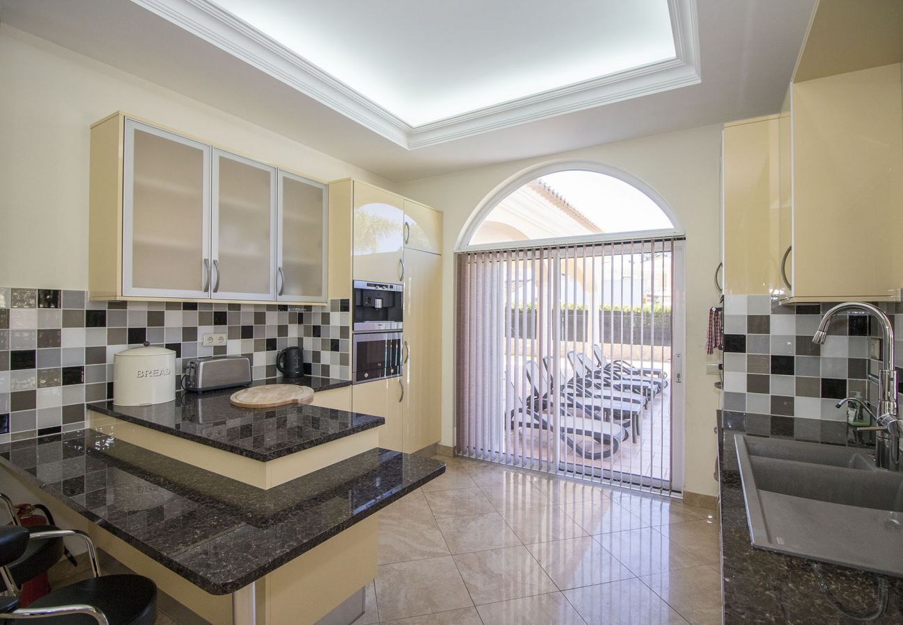 Villa à Vilamoura - Villa Hera | 6 Chambres | Jacuzzi Extérieur et Plus | Vilamoura