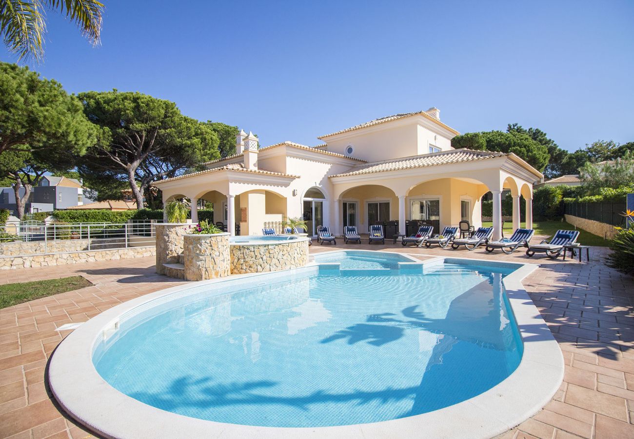 Villa à Vilamoura - Villa Hera | 6 Chambres | Jacuzzi Extérieur et Plus | Vilamoura