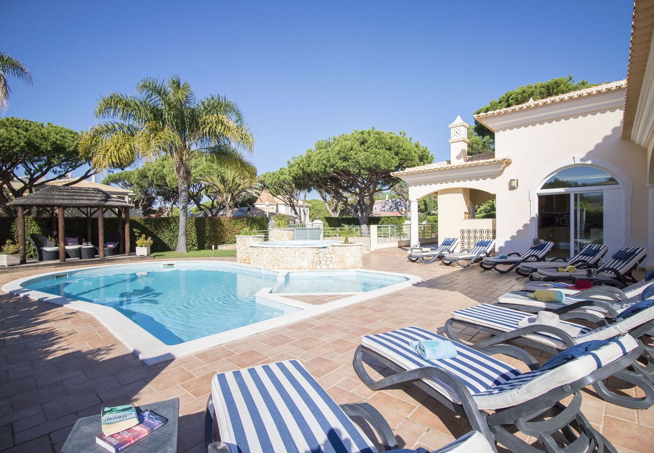 Villa à Vilamoura - Villa Hera | 6 Chambres | Jacuzzi Extérieur et Plus | Vilamoura