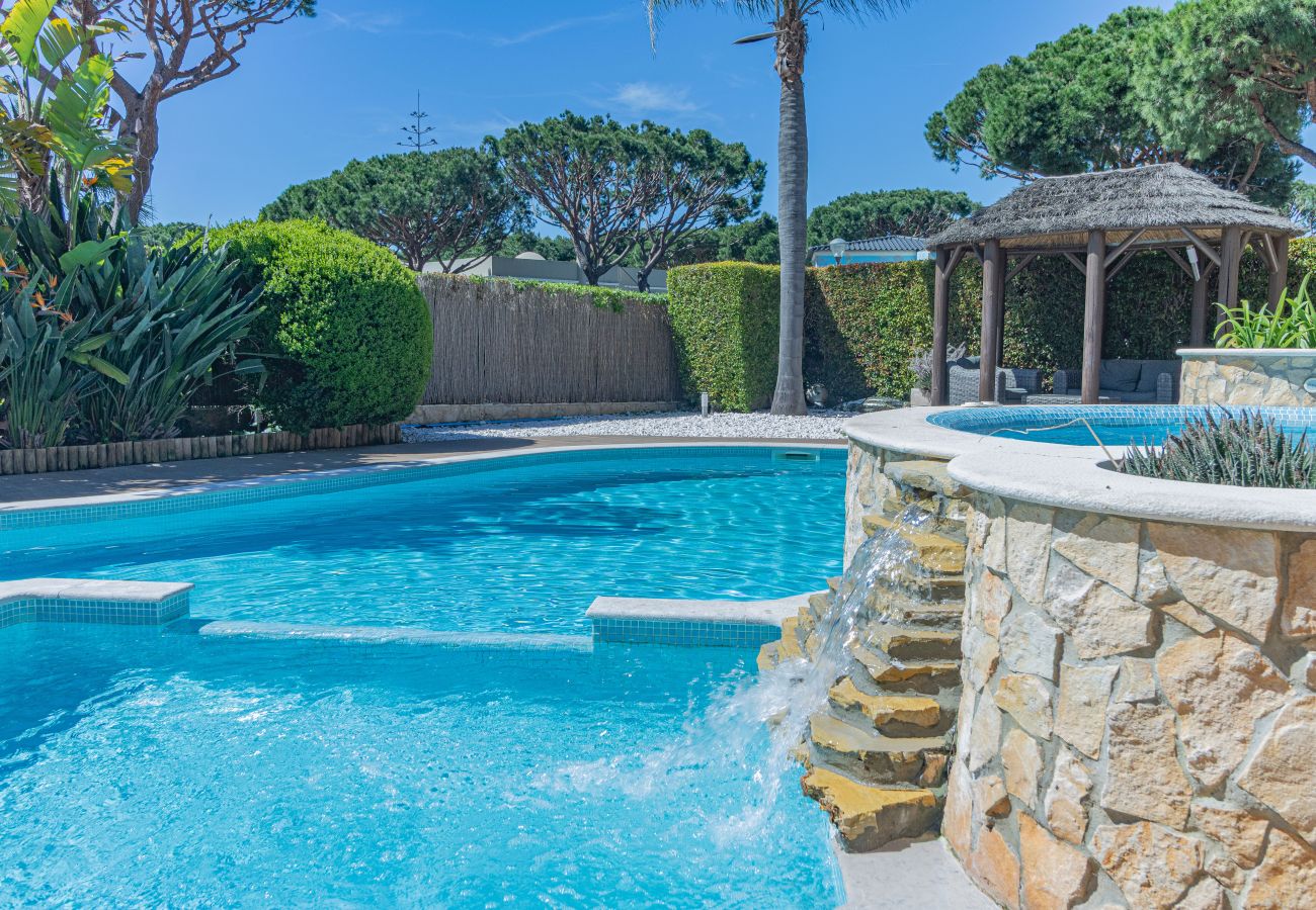 Villa à Vilamoura - Villa Hera | 6 Chambres | Jacuzzi Extérieur et Plus | Vilamoura