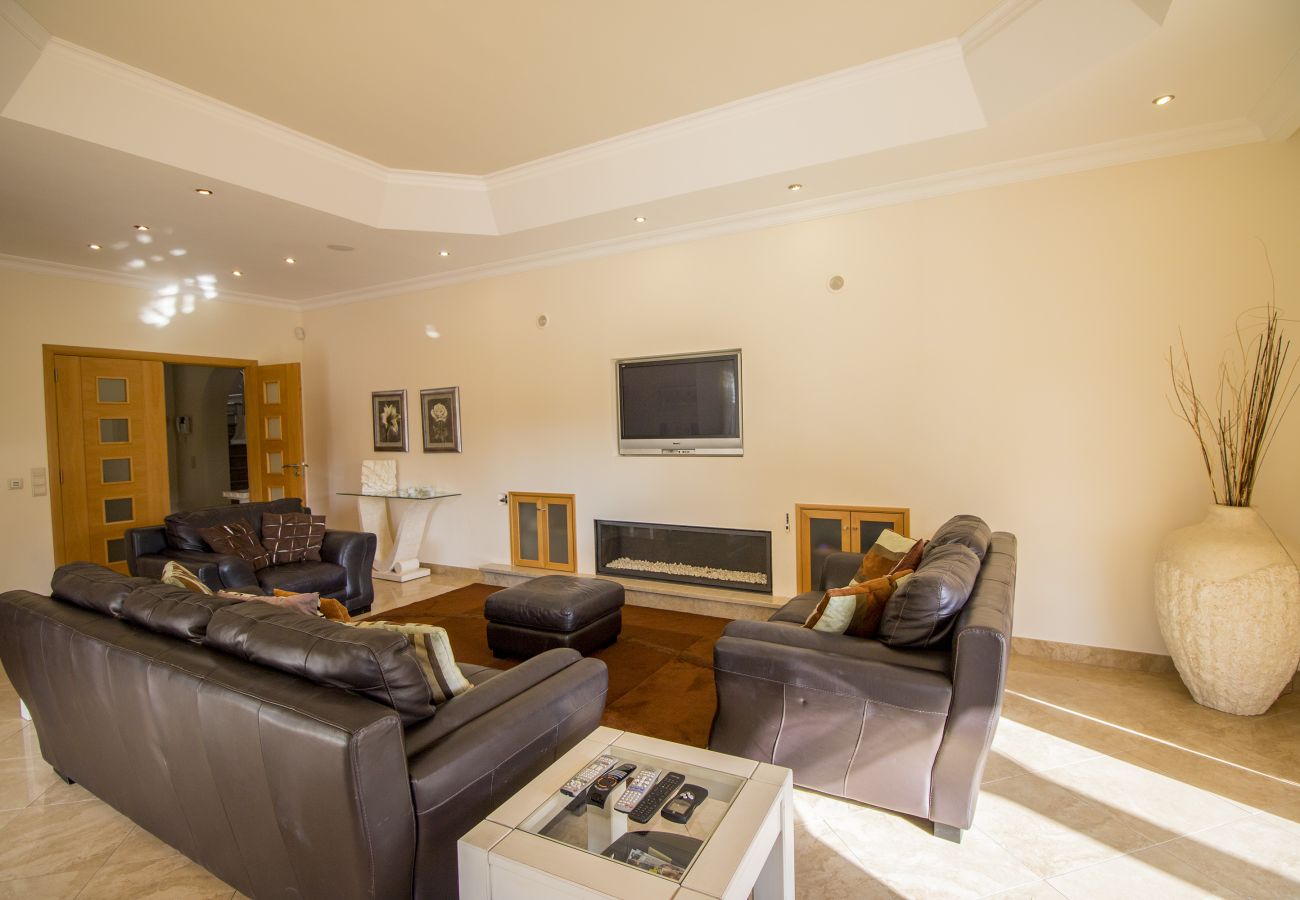 Villa à Vilamoura - Villa Hera | 6 Chambres | Jacuzzi Extérieur et Plus | Vilamoura