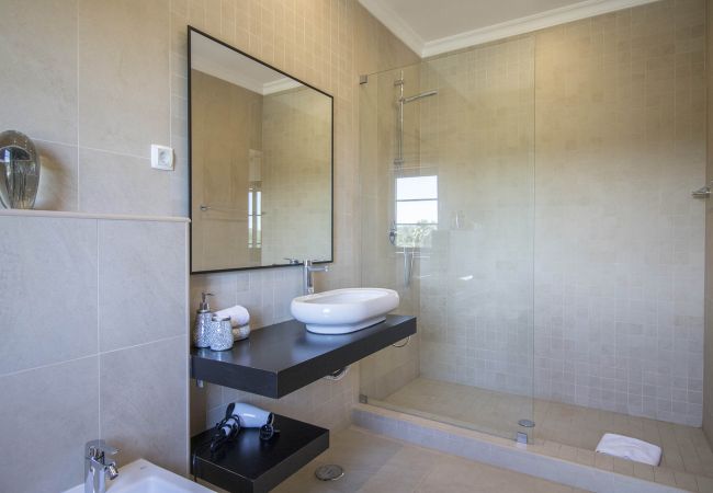 Villa à Almancil - Villa Esmeralda | 5 Chambres | Élégant | Almancil Villa à Almancil - Villa Esmeralda | 5 Chambres | Élégant | Almancil