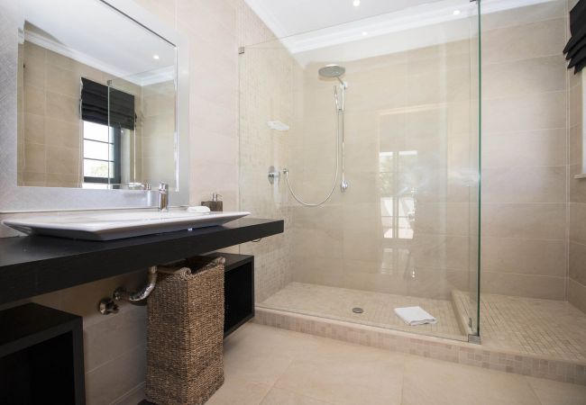 Villa à Almancil - Villa Esmeralda | 5 Chambres | Élégant | Almancil Villa à Almancil - Villa Esmeralda | 5 Chambres | Élégant | Almancil