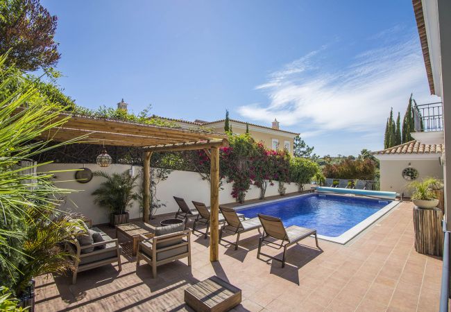 Villa à Almancil - Villa Esmeralda | 5 Chambres | Élégant | Almancil Villa à Almancil - Villa Esmeralda | 5 Chambres | Élégant | Almancil