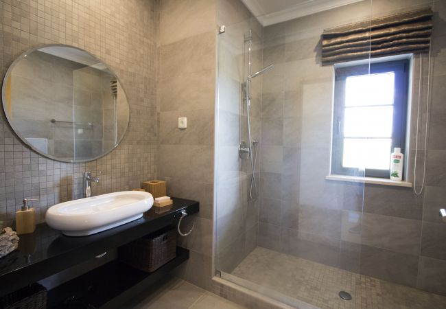 Villa à Almancil - Villa Esmeralda | 5 Chambres | Élégant | Almancil Villa à Almancil - Villa Esmeralda | 5 Chambres | Élégant | Almancil