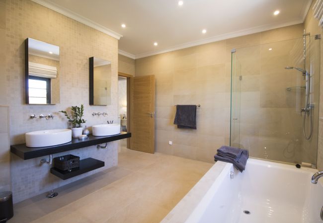 Villa à Almancil - Villa Esmeralda | 5 Chambres | Élégant | Almancil Villa à Almancil - Villa Esmeralda | 5 Chambres | Élégant | Almancil