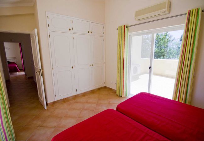 Villa à Almancil - Villa Jasmim | 4 Chambres | Ensoleillé | Almancil Villa à Almancil - Villa Jasmim | 4 Chambres | Ensoleillé | Almancil