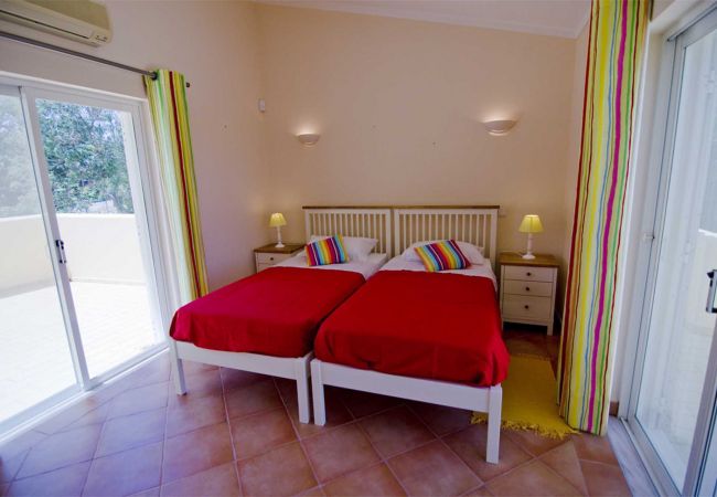 Villa à Almancil - Villa Jasmim | 4 Chambres | Ensoleillé | Almancil Villa à Almancil - Villa Jasmim | 4 Chambres | Ensoleillé | Almancil