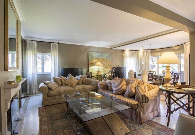 Villa à Vilamoura - Villa Rubi | 6 Chambres | Vue sur le Golf | Vilamoura Villa à Vilamoura - Villa Rubi | 6 Chambres | Vue sur le Golf | Vilamoura