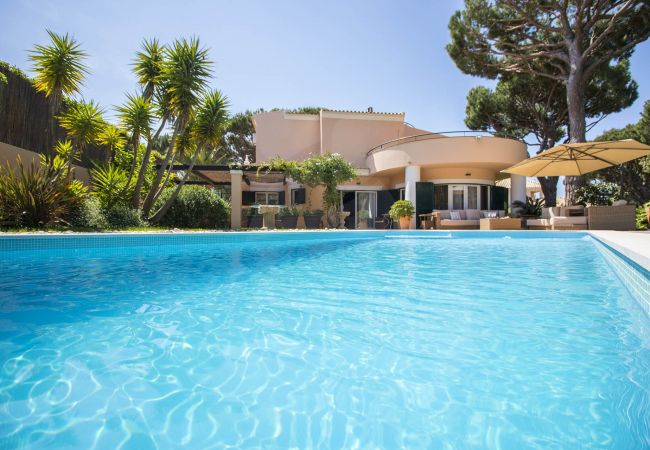 Villa à Vilamoura - Villa Rubi | 6 Chambres | Vue sur le Golf | Vilamoura Villa à Vilamoura - Villa Rubi | 6 Chambres | Vue sur le Golf | Vilamoura